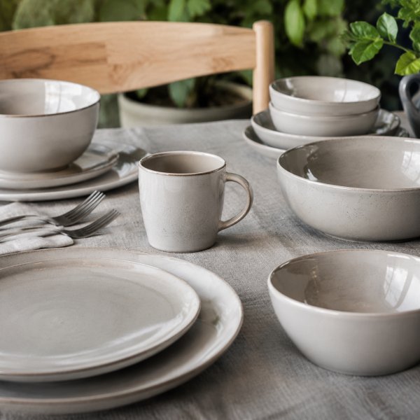 Tableware: Trump's America gets global side-eye - Axios